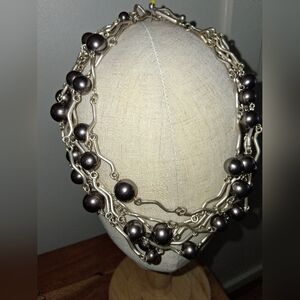 Elegant Silver and Black Beaded Necklace Togle